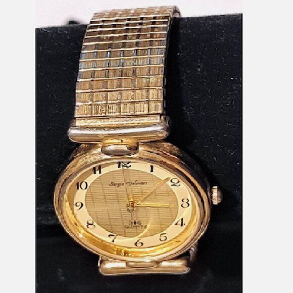 Vintage Sergio Valente Gold Toned Round Face Watch Great Condition - Picture 8 of 13